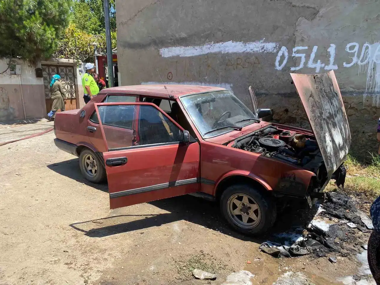 Nazilli’de korkutan anlar: Çalıştırdığı otomobil alevlere teslim oldu