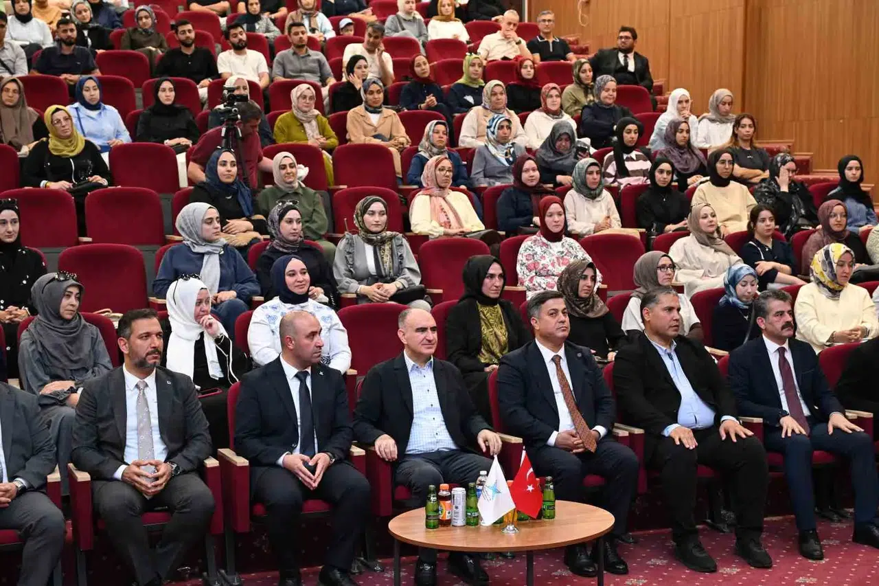 Vali Özkan'dan gençlere vizyon mesajı: Yarınlarımızı değerlerimizle inşa edeceğiz
