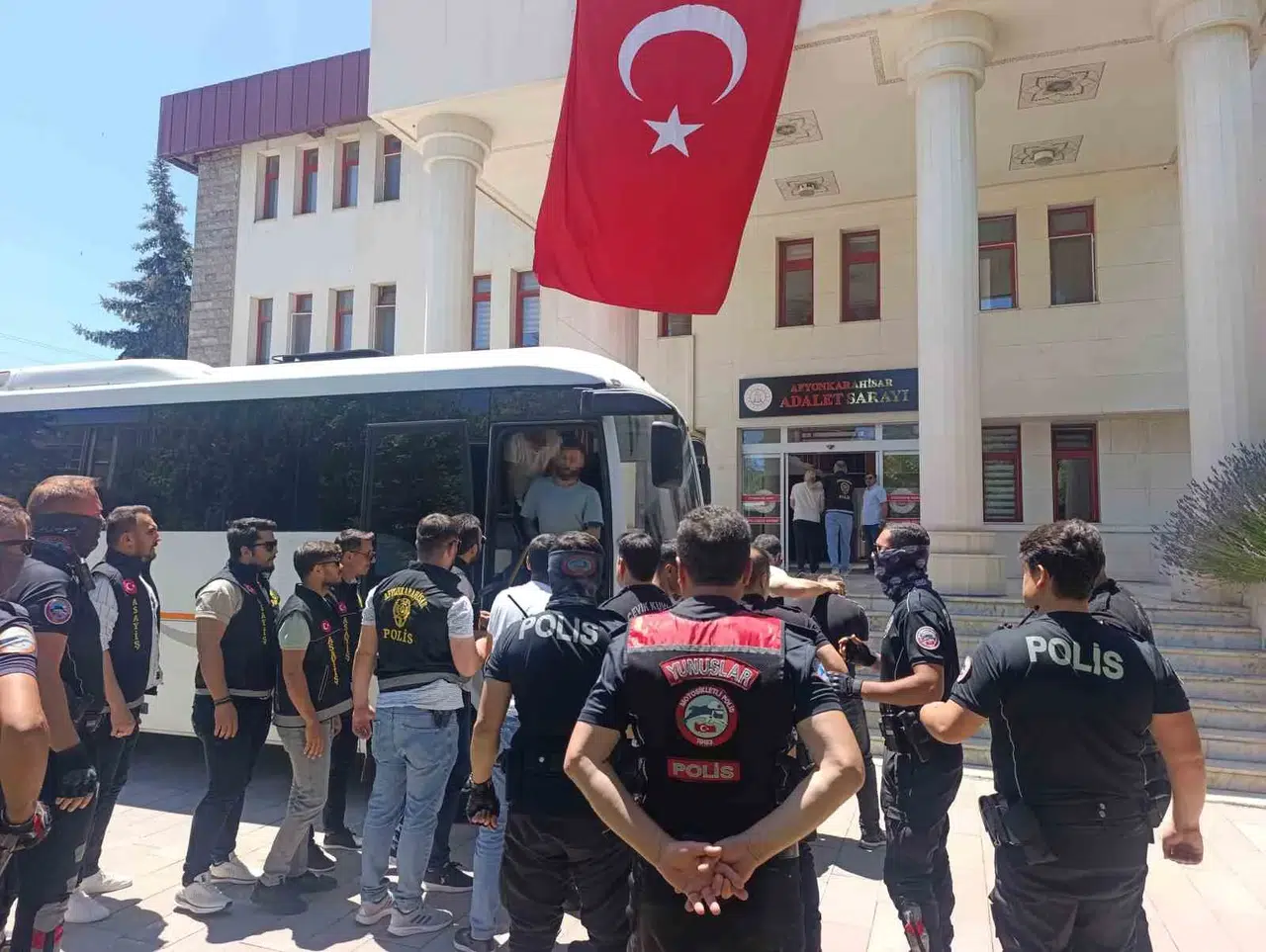 Afyonkarahisar'da durak baskani cinayeti: 18 kisi hakim karsisina cikiyor