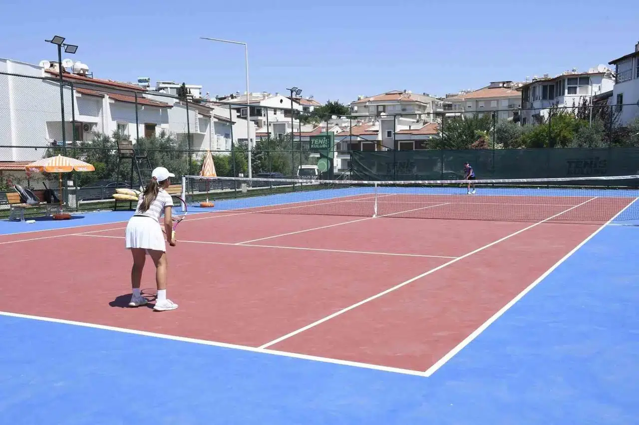 Kuşadası’nda tenis rüzgarı: 27 bin kişiyi kortlarla buluşturdu