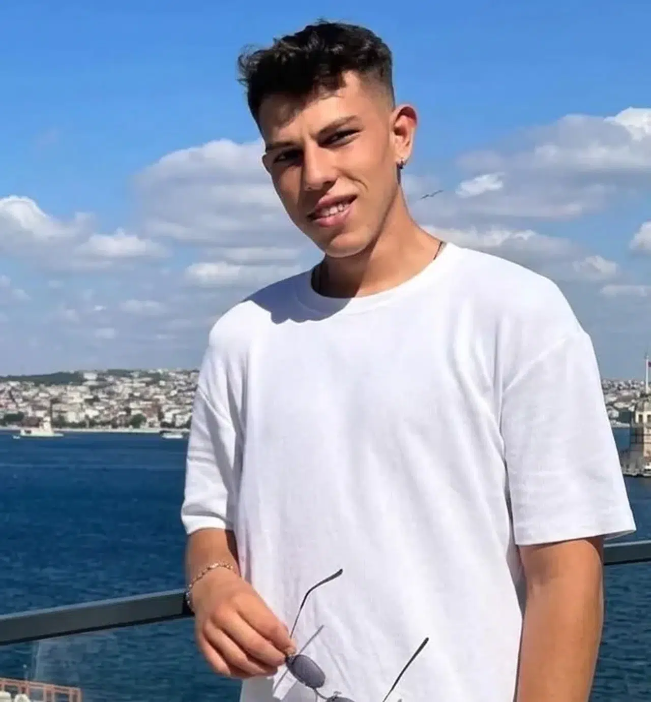 Efeler'deki acı kaza genç sürücüyü hayattan kopardı