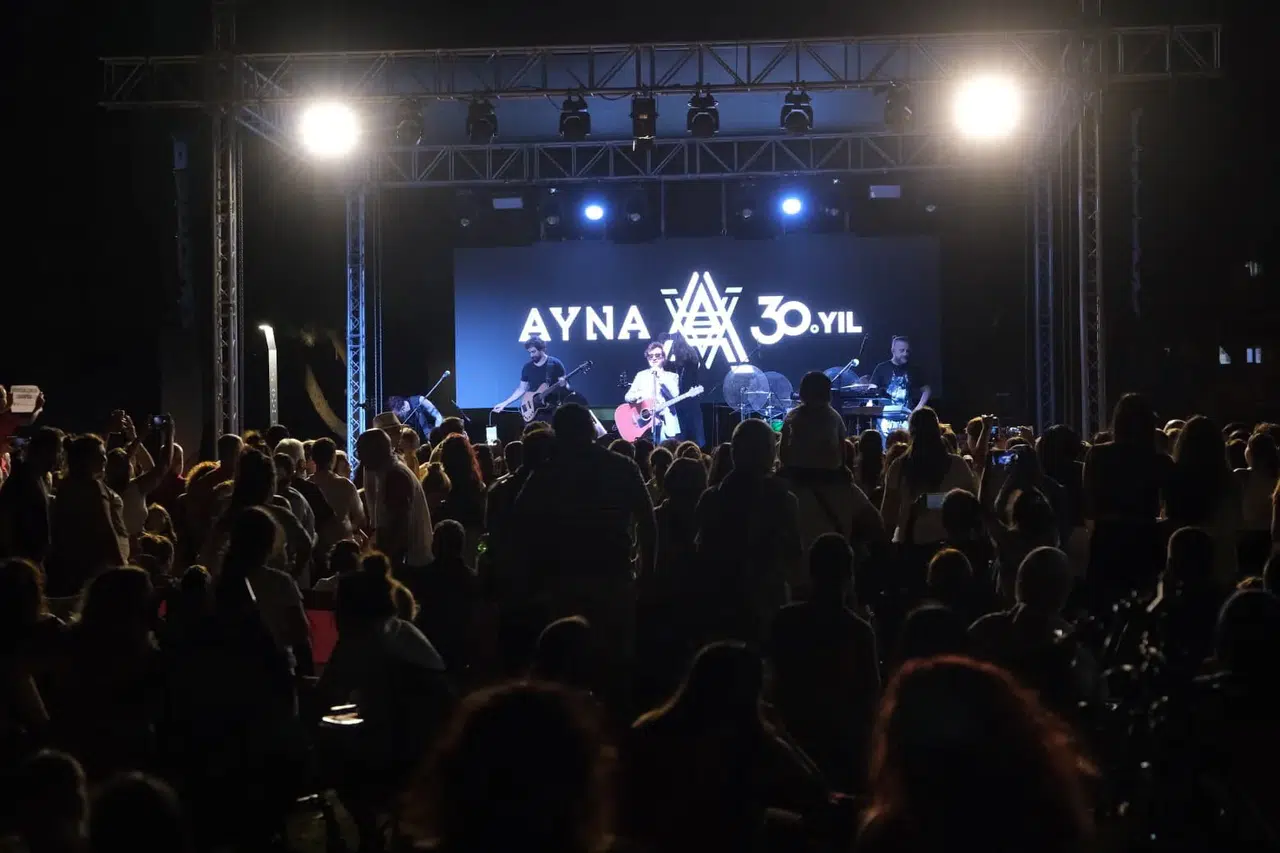 Ayna rüzgarı Efeler’de esti: Mimar Sinan Parkı’nda müzik ziyafeti