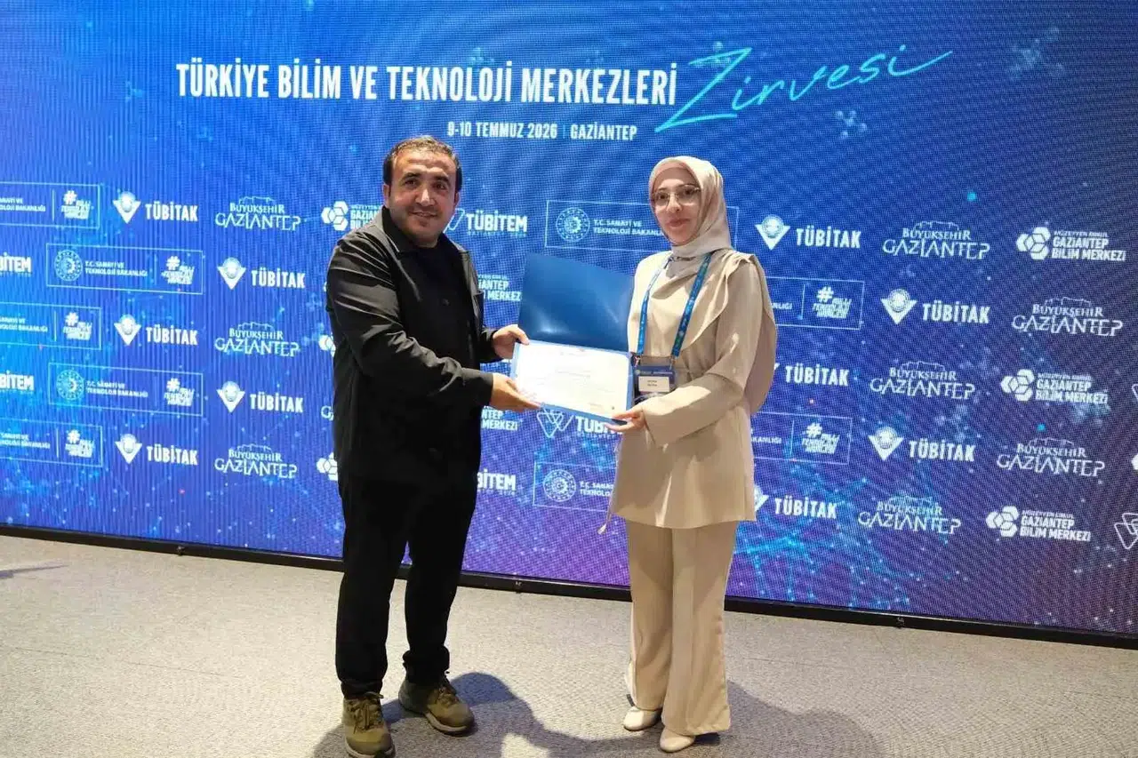 Uşaklı bilim elçileri Gaziantep’ten sertifikayla döndü: Yeni nesil eğitimde vizyon tazelendi