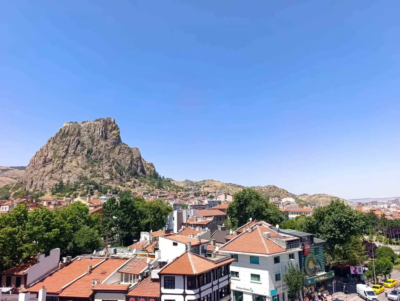 Afyonkarahisar'da yaz güneşi etkisini sürdürüyor: Termometreler 30 dereceyi gösterecek