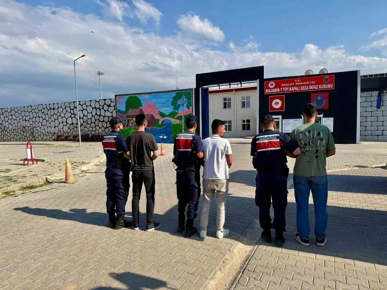 Afyonkarahisar jandarmasından suçlulara geçit yok: 34 gözaltı