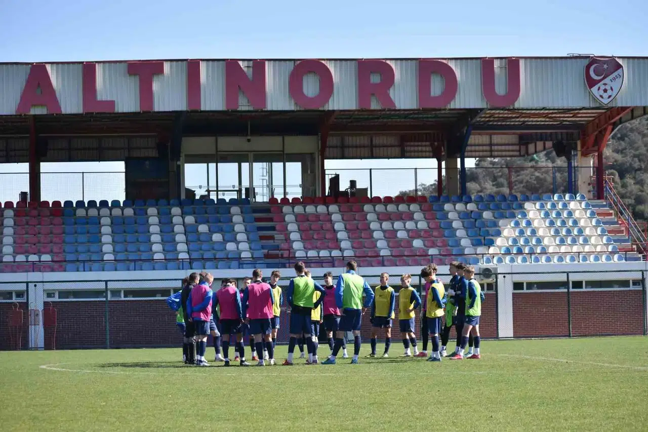 Türk futbolunun köklü çınarı rotasını değiştirdi: Altınordu profesyonel liglerden çekiliyor