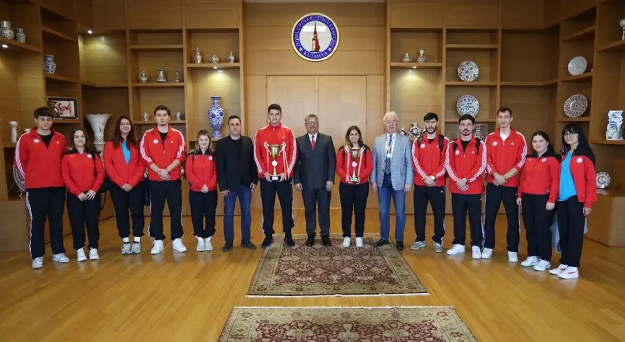 Kütahya'nın gururu oldular: DPÜ hentbolcuları Türkiye dereceleriyle döndü
