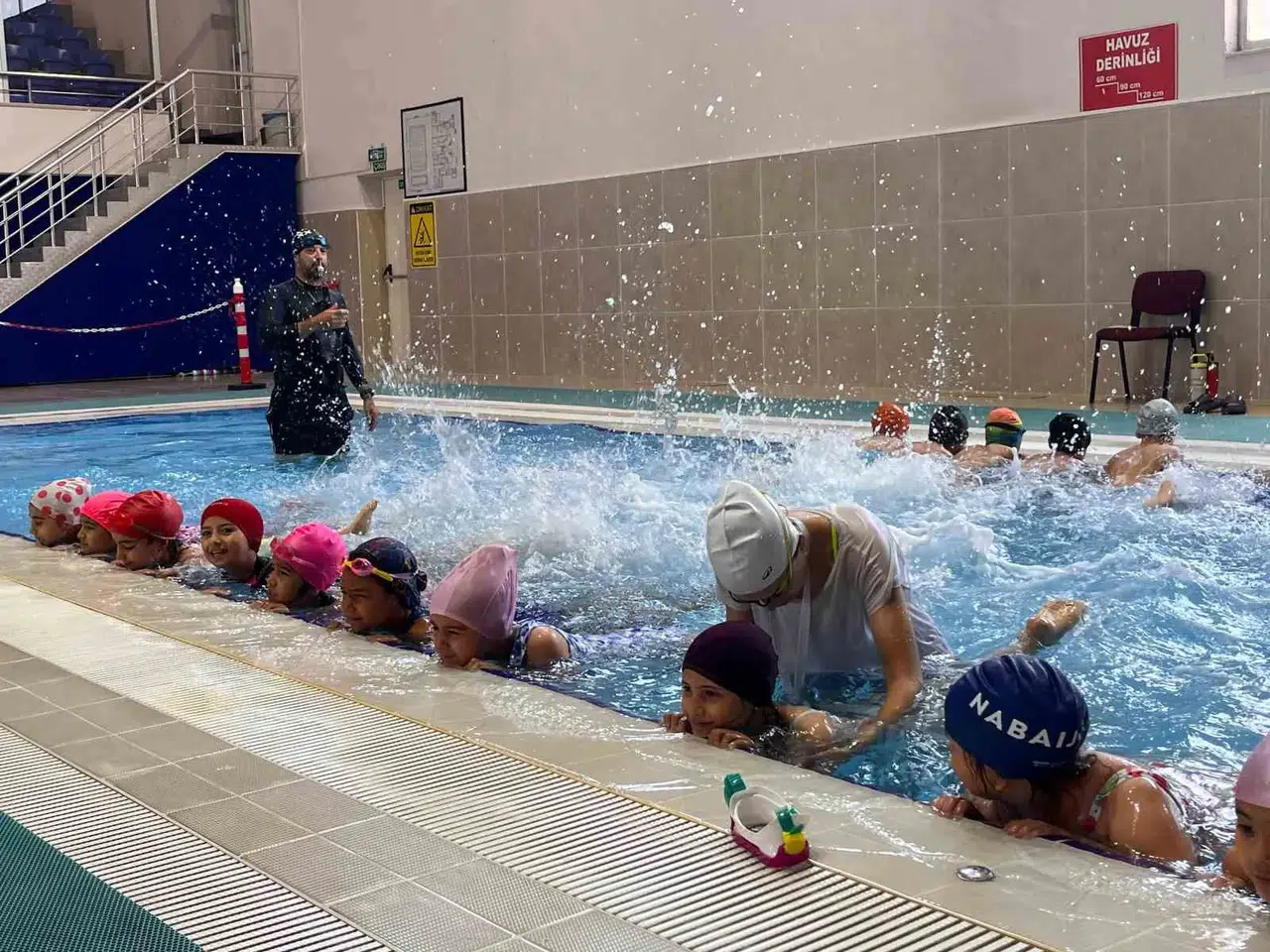 Nazilli'de havuzlar doldu taştı: Minikler tatili kulaç atarak değerlendiriyor