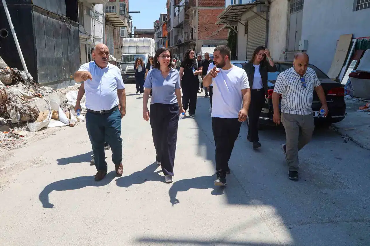 Uşak’ta saha mesaisi: Başkan Vekili Özkan esnafın nabzını tuttu