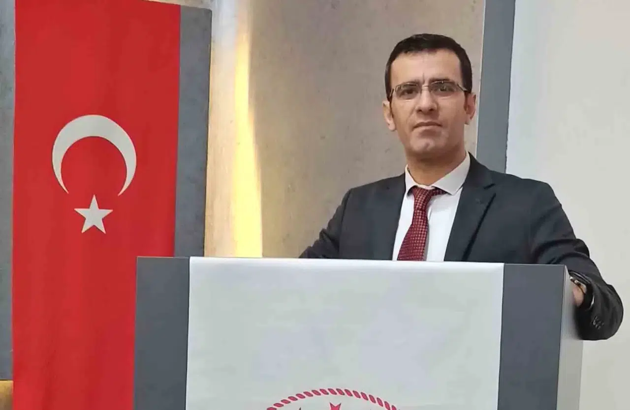 Sarıgöl eğitiminde veda vakti: Cezmi Yıldırak bayrağı devrediyor