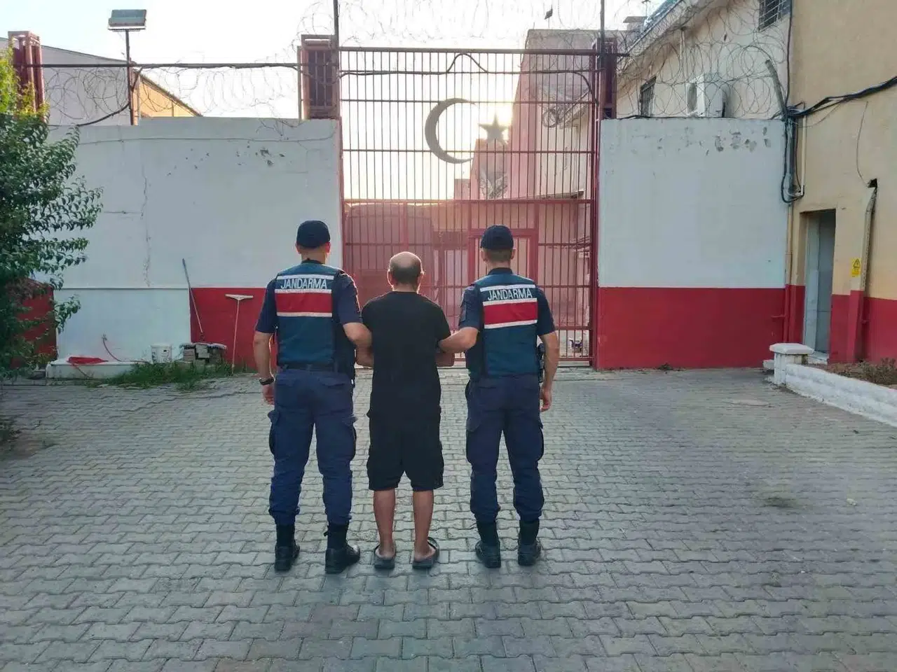 Aydın'da jandarmadan zehir tacirlerine geçit yok: İki ilçede operasyon