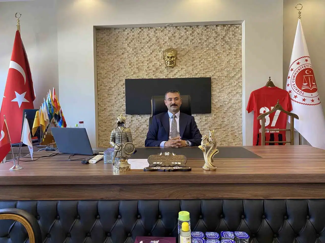 Alaşehir Adliyesi'nde yeni dönem: Başsavcı Hüseyin Kantar mesaisine başladı