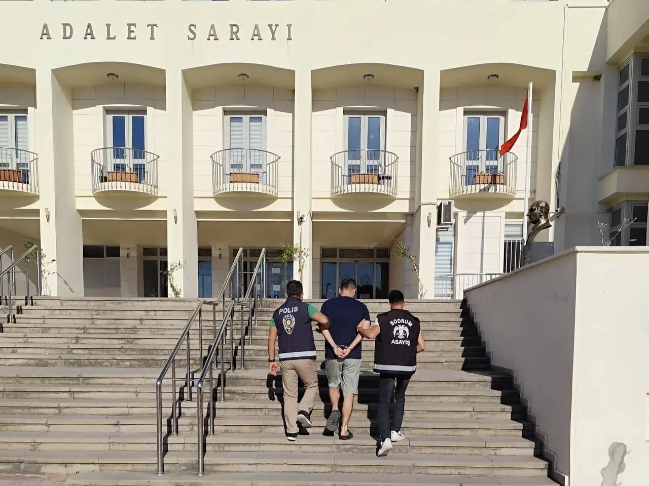 Bodrum'da nefes kesen operasyon: 39 yıllık firari saklandığı delikte yakalandı