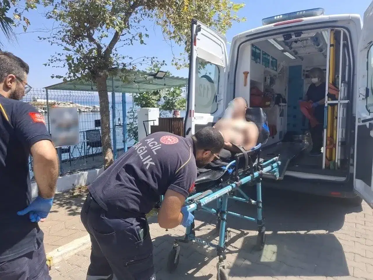 Kuşadası'nda deniz üzerinde sağlık alarmı: Sahil Güvenlik zamana karşı yarıştı