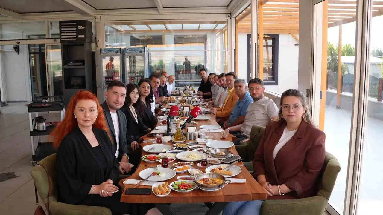 Bolvadin’de basın buluşması: Başkan Aynaci’dan şeffaf yönetim vurgusu