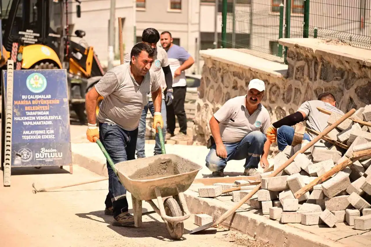 Akgedik'te ulaşım konforu için düğmeye basıldı: Yollar baştan aşağı yenileniyor