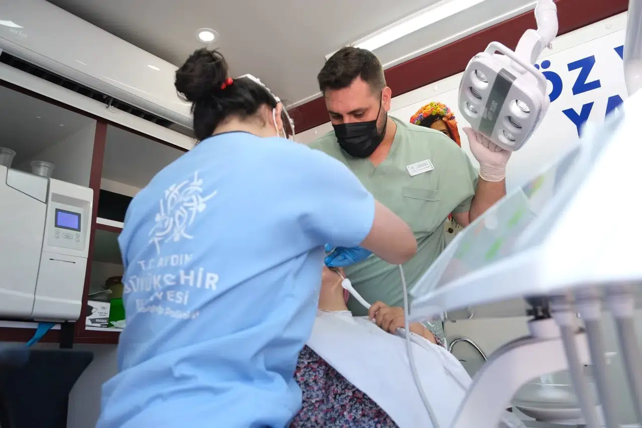 Diş sağlığı hizmeti kapıya geldi: Aydın’da mobil klinik seferberliği