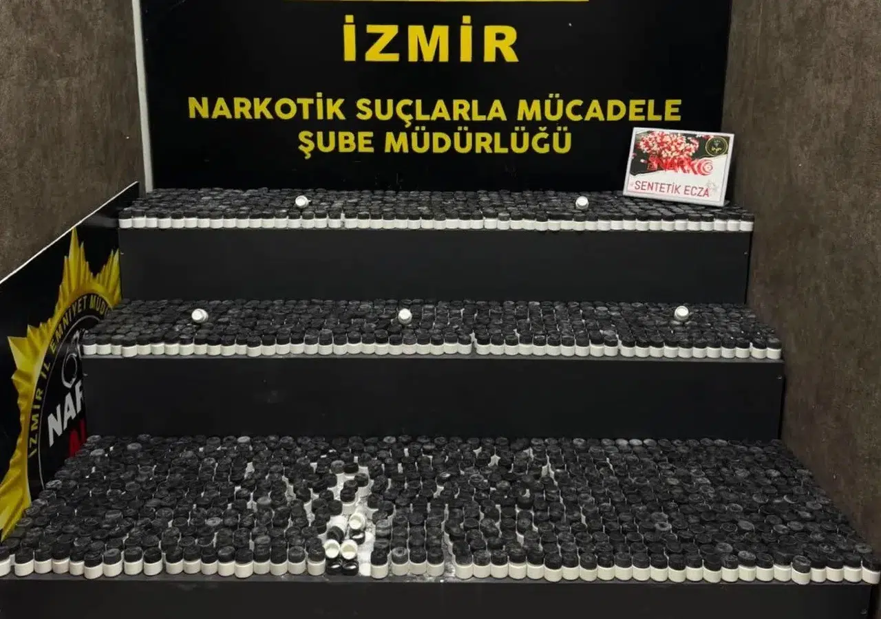 İzmir’de narkotik operasyonu: Zehir tacirlerinin sevkiyatına büyük darbe