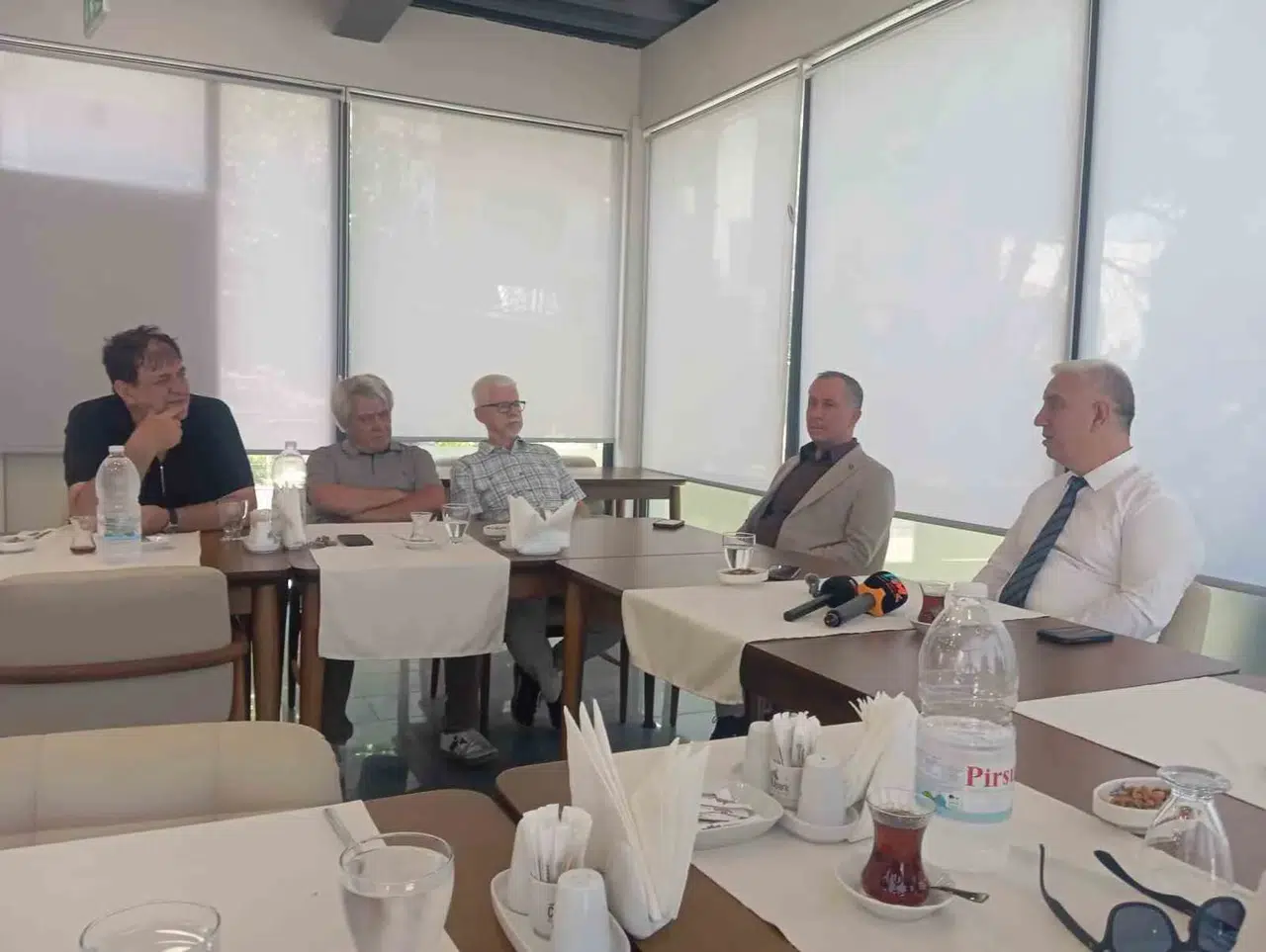 Bergama siyasetinde deprem: Başkan Çelik ve 19 meclis üyesi rotayı Yeni Parti’ye kırdı