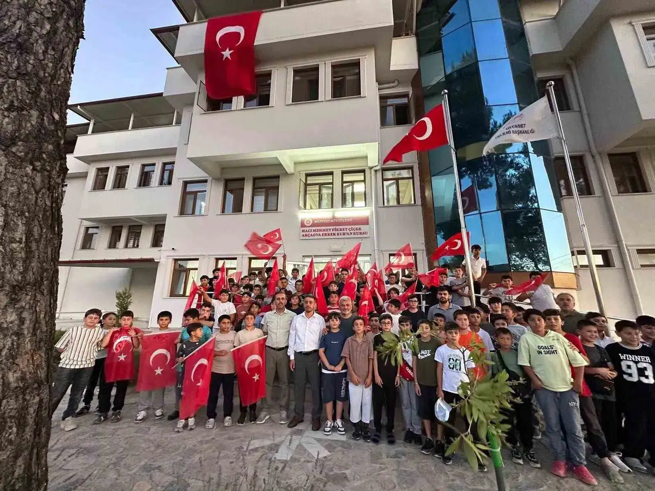 Muğla’da gençlerden vefa yürüyüşü: Şehitler unutulmadı, Gazze için dualar yükseldi
