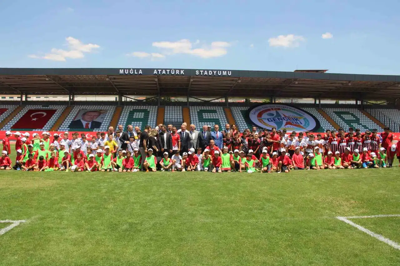 Bakan Bak'tan Muğla'ya dev spor yatırımı: Barınma sorunu tarih oluyor