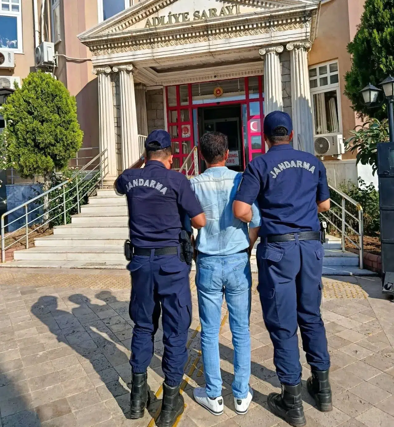 Didim'de iki yıllık firar sona erdi: Cinayet hükümlüsü kıskıvrak yakalandı