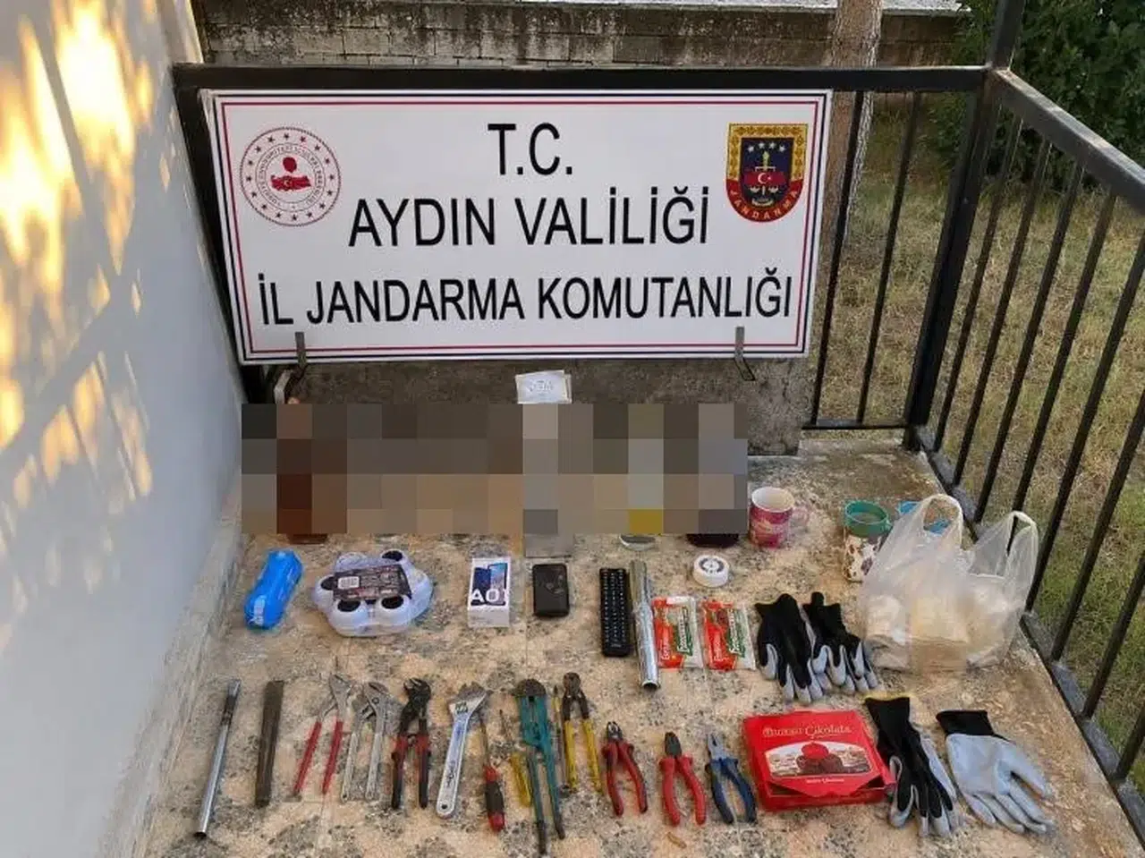 Bozdoğan'da hırsızların balkon kaçışı jandarmaya takıldı
