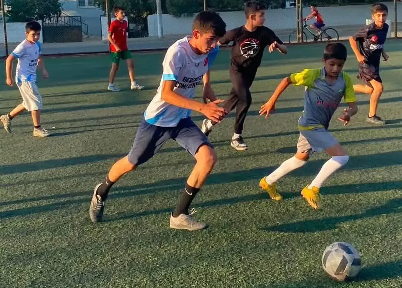 Sarıgöl'de yeşil sahalar kardeşlik için kuruldu: Kur'an kursu öğrencileri futbolla buluşuyor