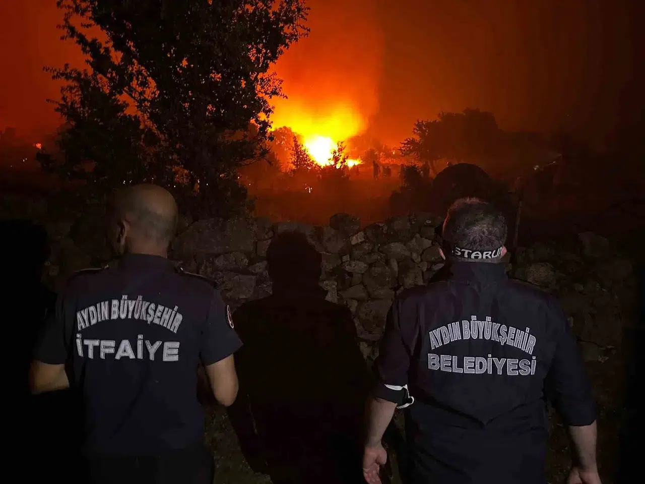 Çine’de orman yangını yerleşim yerinin kapısına dayandı: İtfaiye ekipleri Mutaflar’da teyakkuza geçti
