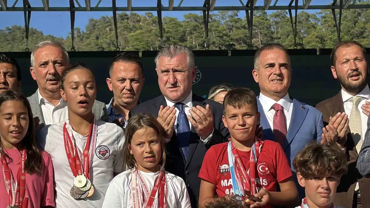 Marmaris'in spor geleceğine Bakan Bak dokunuşu: Olimpik havuz müjdesi geldi