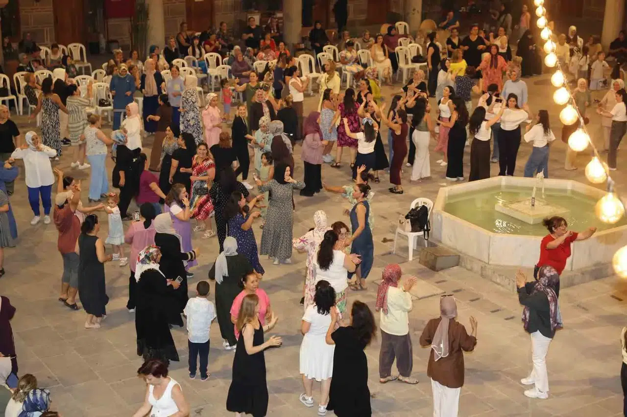 Tarihi dokuda unutulmaz buluşma: Manisalı kadınlar Kurşunlu Han’da stres attı