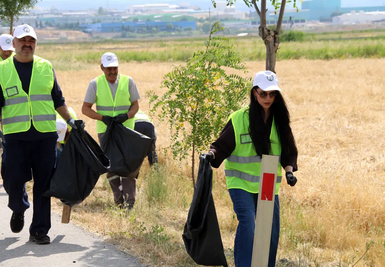Kütahya OSB’de temizlik seferberliği: 100 gönüllü daha yaşanabilir bir çevre için sahaya indi