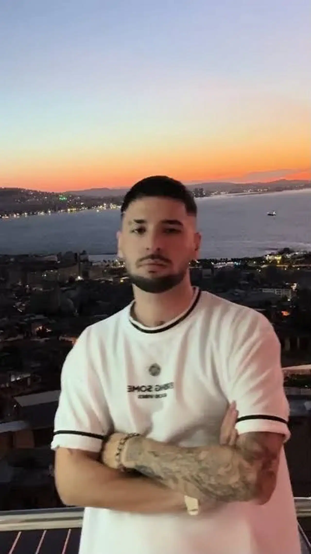 Sahneden karakola: Ünlü rapçiye şarkı sözleri yüzünden operasyon