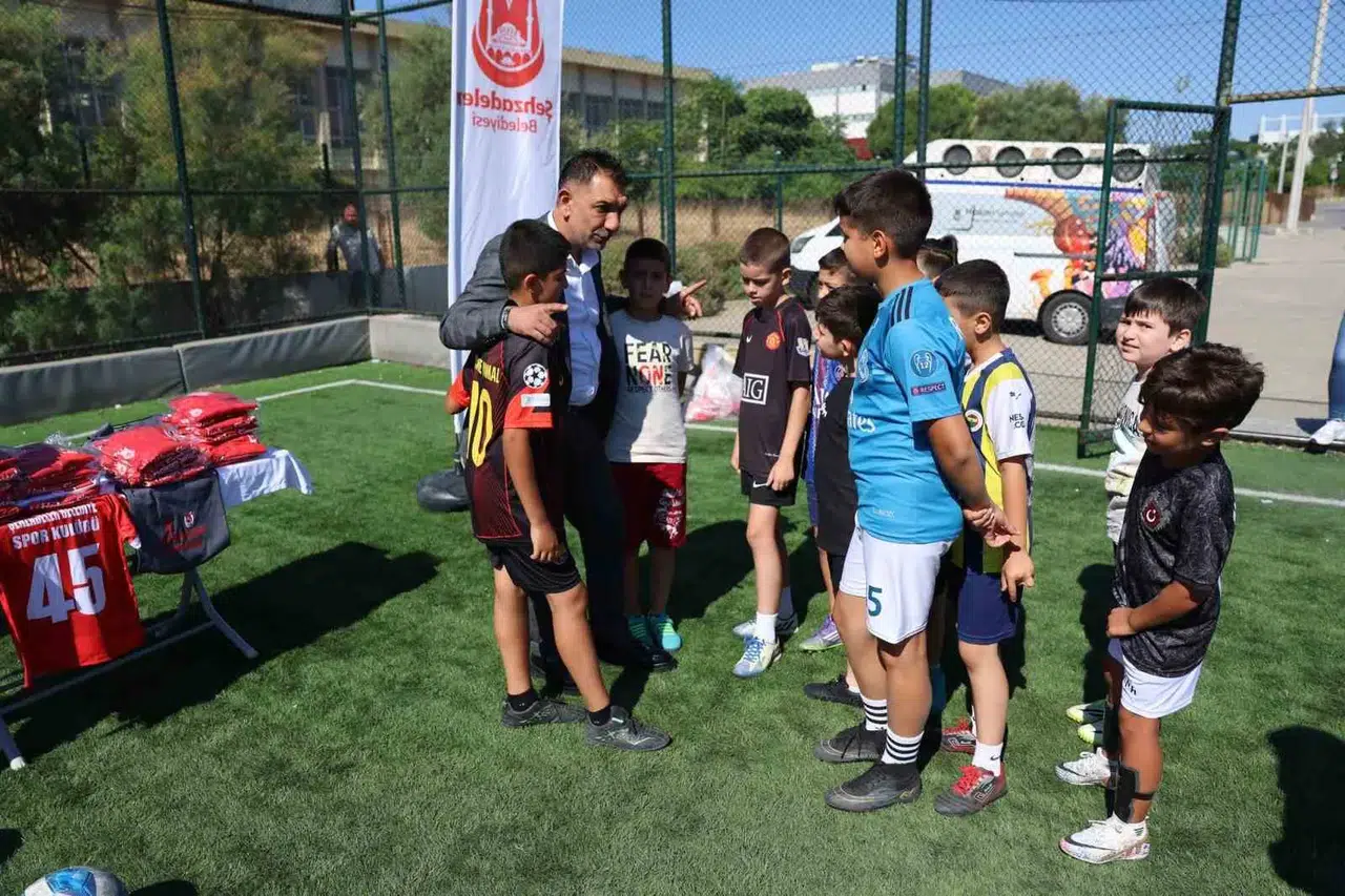 Şehzadeler’de yeşil sahaların yeni yetenekleri için ilk düdük çaldı