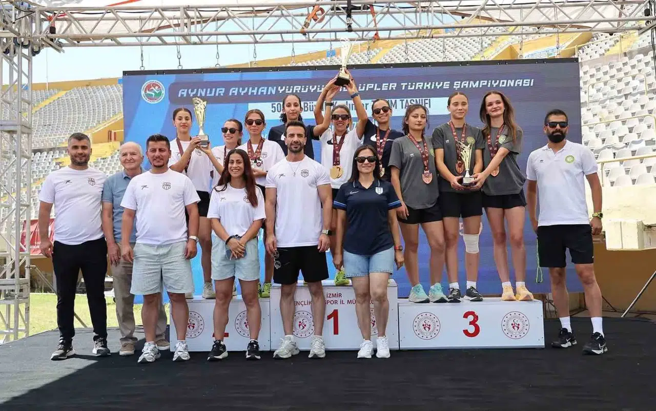 Manisa BBSK atletizmde zirveyi bırakmadı: 11 sporcuyla 14 ödüllük zafer