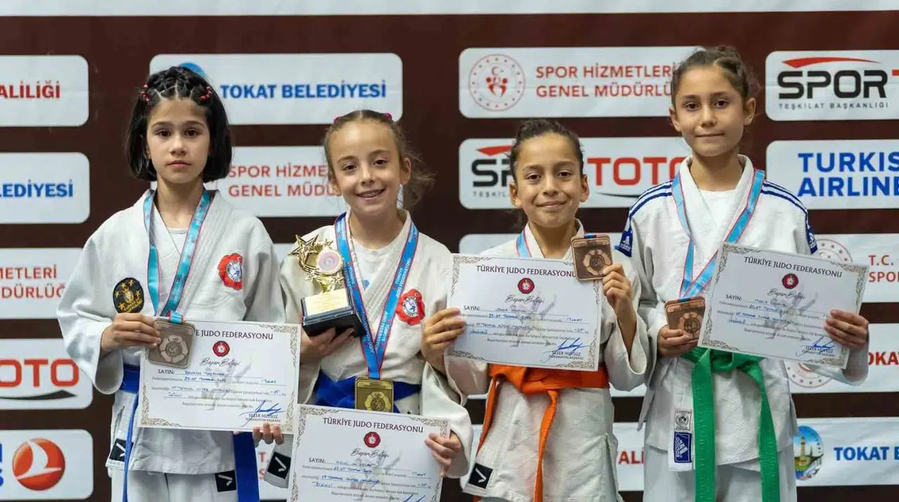 Yunusemreli minik judocular Tokat’tan madalyalarla döndü
