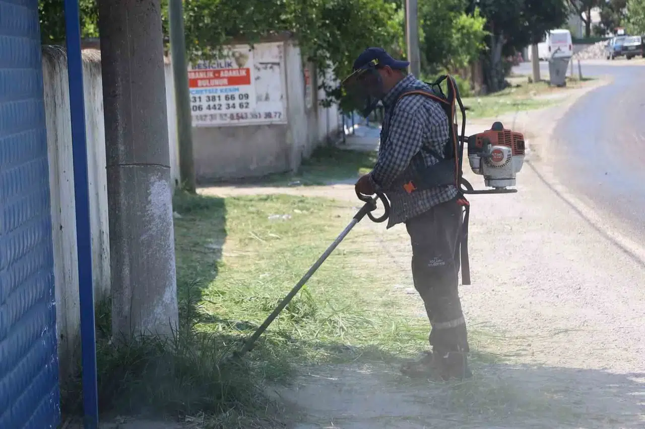 Koçarlı'da bahar temizliği: Şahinciler Mahallesi yeni çehresine kavuşuyor