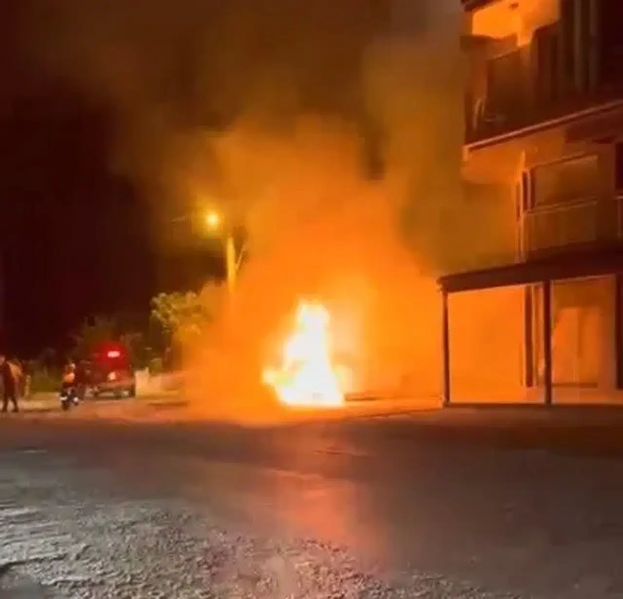 Dalaman'da elektrikli araç paniği: İtfaiye battaniye ile müdahale etti