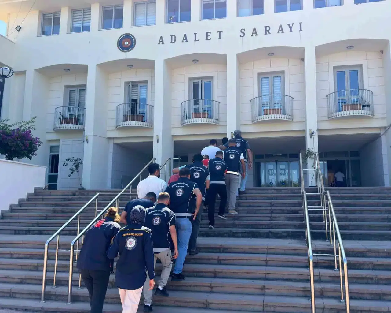Bodrum'da insan tacirlerine geçit yok: 7 kişi demir parmaklıklar ardında