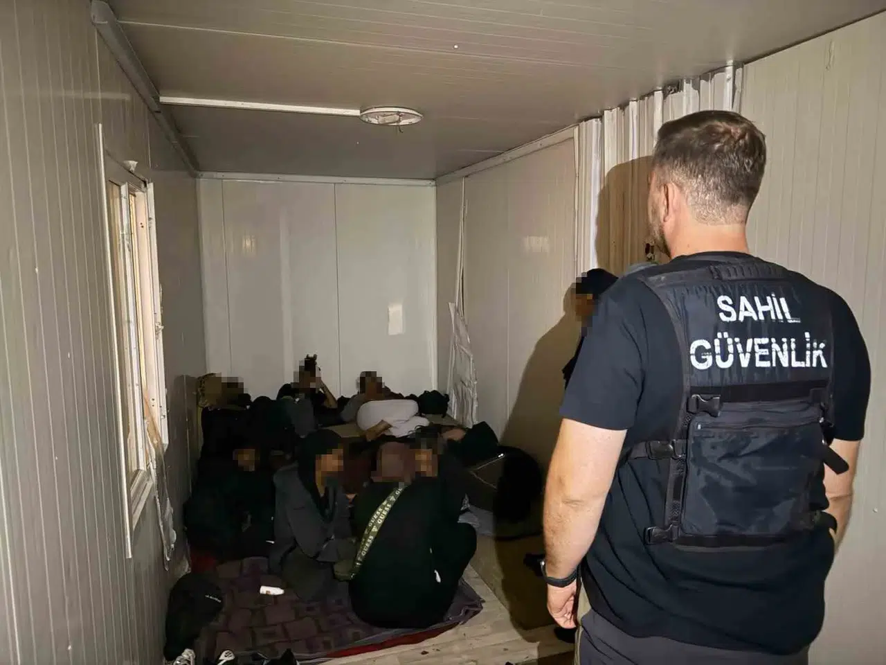 Ege'de kaçak geçişlere geçit yok: Çeşme kıyılarında 54 kişi yakalandı