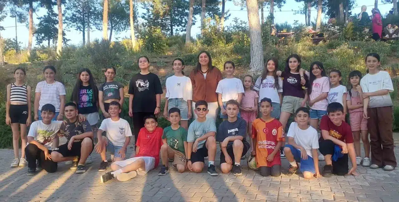Yıllar sonra gelen o sürpriz: Öğretmen ve öğrencileri Sarıgöl'de buluştu