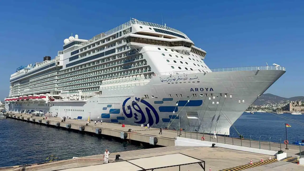 Ege'nin turizm merkezine dev ziyaret: Aroya Bodrum'a demir attı