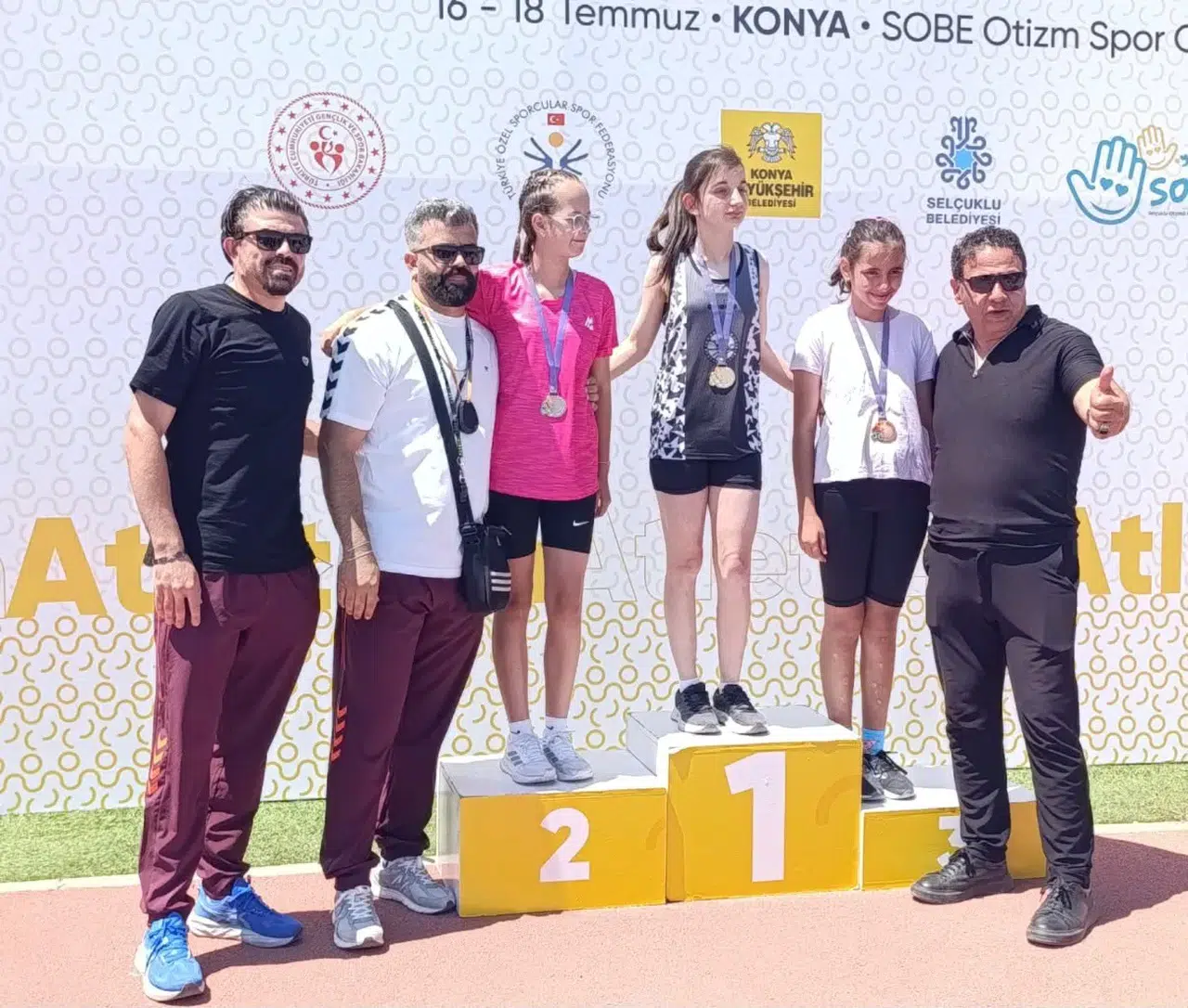 Afyonlu özel sporcuların Konya çıkarması: Pistlerin yeni yıldızı Defne oldu