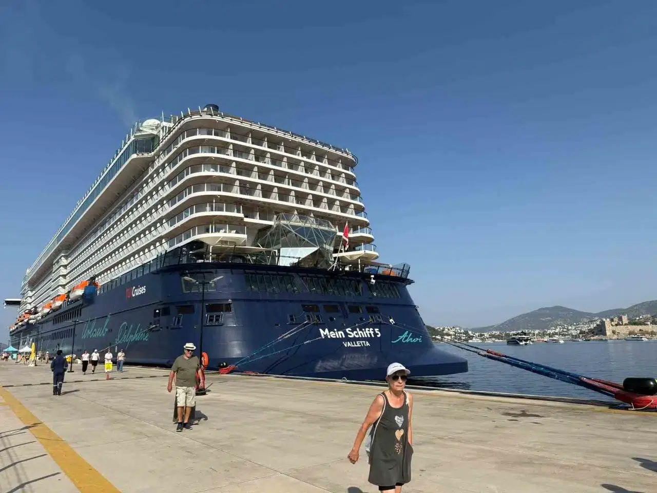 Bodrum limanında dev hareketlilik: 620 milyon dolarlık yüzen saray demir attı