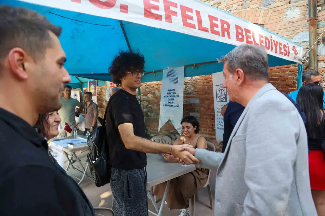 Efelerli gençlerin tercih maratonunda rehber oldular: Gelecekleri için ilk adımı attılar