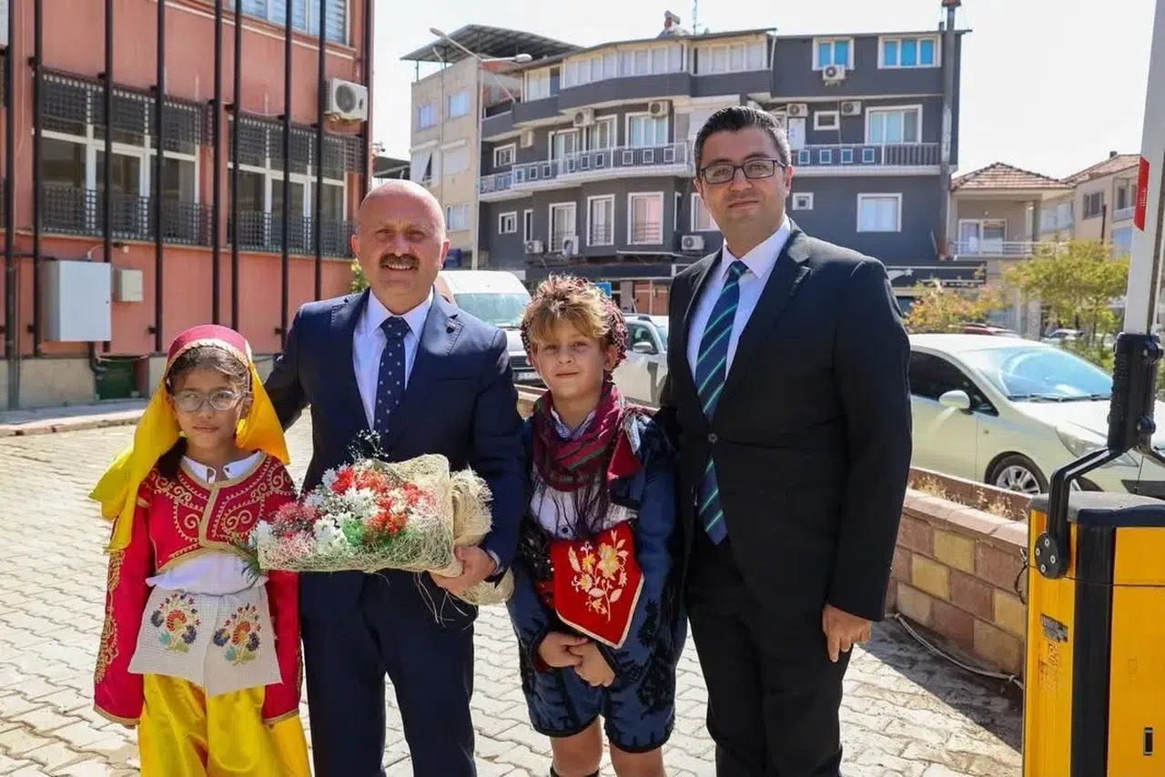 Vali Varol’dan Yenipazar çıkarması: Hem projeleri denetledi hem esnafın kapısını çaldı