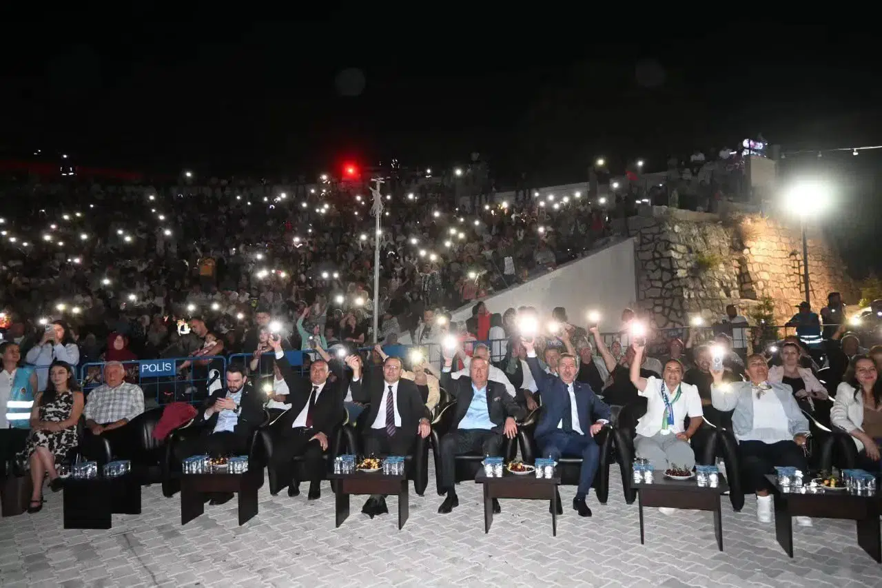Çay ilçesinde dört günlük şölen: Vişne ve Eber Sarısı Festivali kortejle start aldı