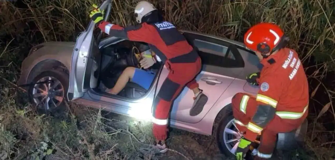 Dalaman’da korku dolu anlar: Kontrolden çıkan otomobil sulama kanalına devrildi