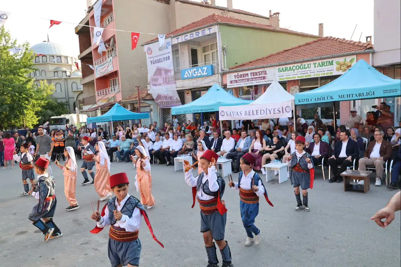 Kızılcabölük’te 30 yıllık gelenek: Sanat ve tekstil rüzgarı esiyor