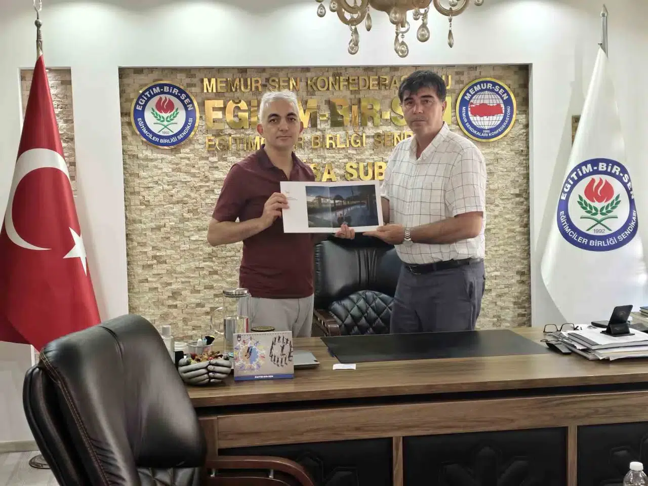 Manisa'nın objektifinden Türkiye birinciliği: İsmail Aybey'e sendikadan özel kutlama
